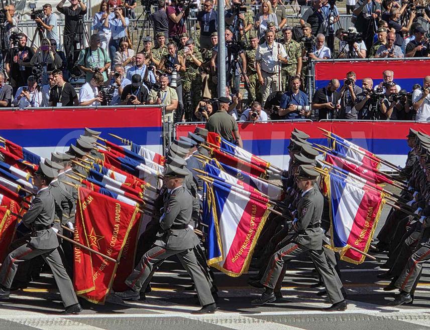 БЕОГРАД, 20. СЕПТЕМБРА /СРНА/ - Предсједник Владе Републике Српске Саво Минић истакао је да је поносан јер је данас у Београду, гдје је у току војна парада "Снага јединства".