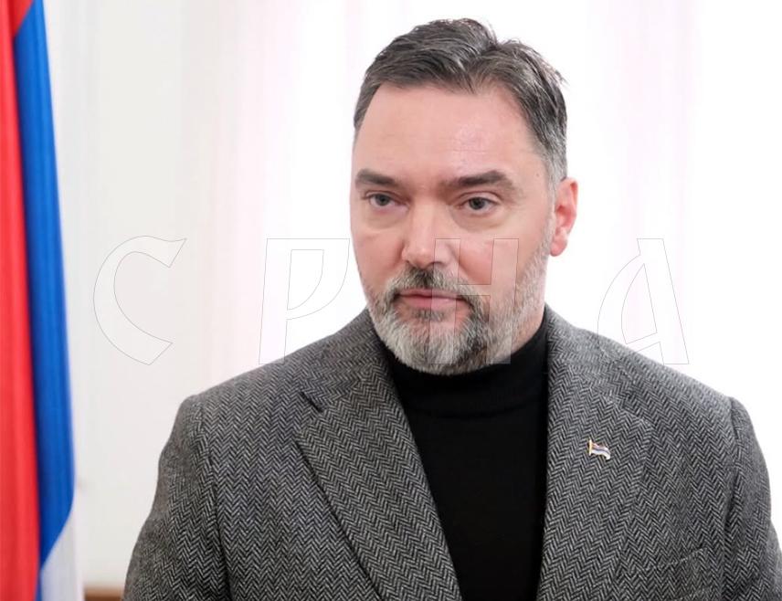 ИСТОЧНО САРАЈЕВО, 20. СЕПТЕМБРА /СРНА/ - Члан Предсједништва СНСД-а Сташа Кошарац истакао је да је невјероватно са колико напора политичко Сарајево покушава да оспори неоспориво и чињенично стање - предсједник Републике Српске јесте Милорад Додик.