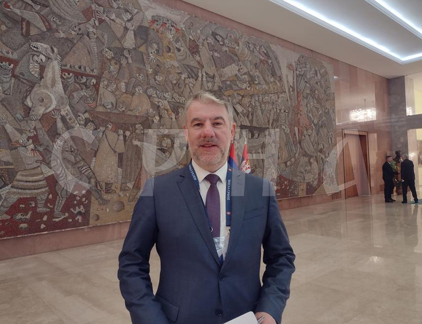 БЕОГРАД, 20. СЕПТЕМБРА /СРНА/ - Министар здравља и социјалне заштите Републике Српске Ален Шеранић рекао је у Београду да се наставља добра сарадња у области здравства и социјалне заштите са колегама из Србије, те најавио да ће у октобру или новембра бити отворена лабораторија за типизацију ткива у Заводу за трансфузијску медицину Републике Српске.