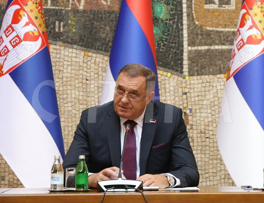 БЕОГРАД, 20. СЕПТЕМБРА /СРНА/ - Предсједник Републике Српске Милорад Додик изјавио је данас на сједници Савјета за сарадњу Србије и Српске да је уништавање српског гробља код Зенице удружени злочиначки подухват колективног Запада и муслиманске политичке елите у Сарајеву против Срба у Српској.