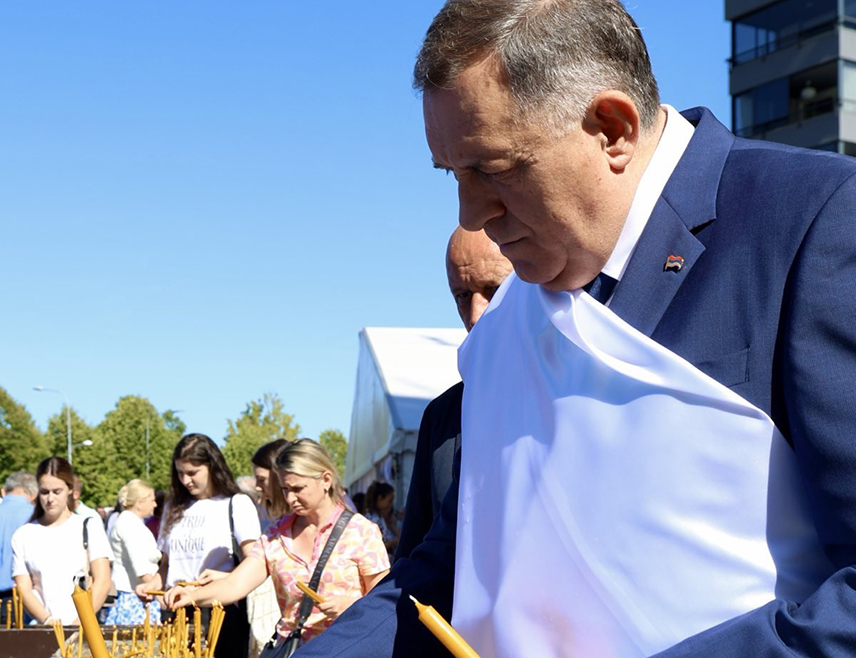 BANJA LUKA, SEPTEMBER 21 /SRNA/ - Republika Srpska President Milorad Dodik lit a candle today in the Serbian-Russian Church of the Transfiguration of the Lord in memory of American activist Charlie Kirk, who, he said, was devoted to the faith and Christian values.