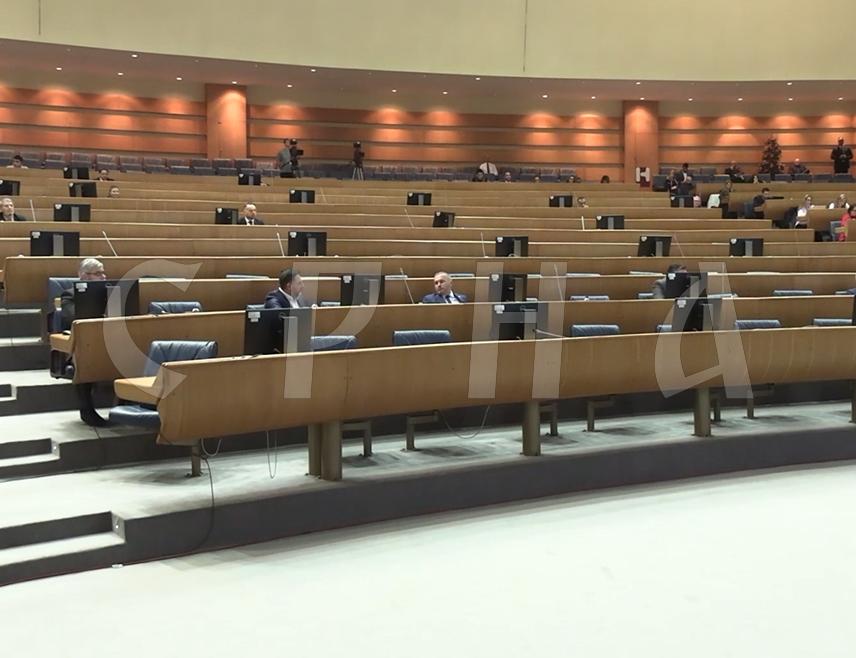 САРАЈЕВО, 23. СЕПТЕМБРА /СРНА/ - Хитна сједница Представничког дома Парламентарне скупштине БиХ на чијем дневном реду је Приједлог закона о буџету институција и међународних обавеза БиХ за ову годину заказана је за данас.