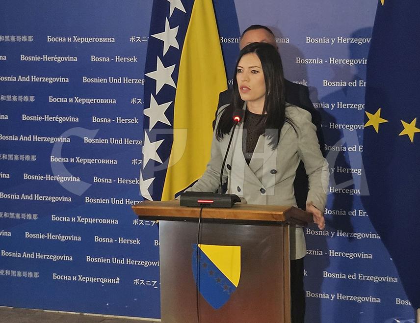 САРАЈЕВО, 23. СЕПТЕМБРА /СРНА/ - Шеф Клуба посланика СНСД-а у Представничком дому Парламентарне скупштине БиХ Сања Вулић изјавила је да је данашња сједница овог дома, на којој се требало расправљати о Приједлогу овогодишњег буџета, била губљење времена јер буџет није предложен у складу са законом и Уставом.