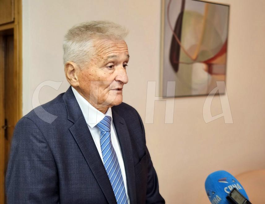 САРАЈЕВО, 24. СЕПТЕМБРА /СРНА/ - Предсједавајући Дома народа Парламентарне скупштине БиХ Никола Шпирић пренио је комесару за проширење ЕУ Марти Кос став Републике Српске да пут БиХ ка ЕУ није чисто бирократски, да Српска има право да буде субјект одлучивања у БиХ, а не објекат реализације различитих жеља политичког Сарајева и мјесто за одлагање пропалих међународних пројеката.