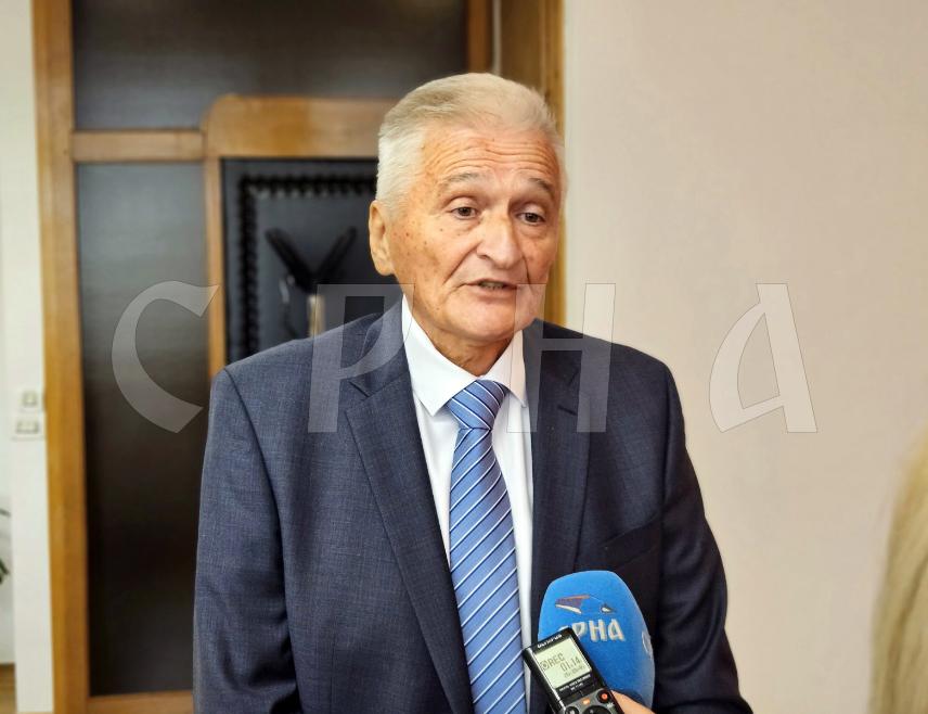 САРАЈЕВО, 24. СЕПТЕМБРА /СРНА/ - Предсједавајући Дома народа у Парламентарној скупштини БиХ Никола Шпирић изјавио је Срни да је приједлог овогодишњег буџета институција и међународних обавеза БиХ који је на дневном реду данашње сједнице Представничког дома показна вјежба оптужби према Републици Српској.