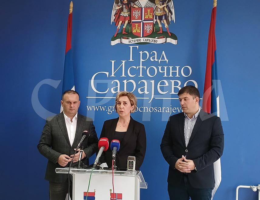 ИСТОЧНО САРАЈЕВО, 24. СЕПТЕМБРА /СРНА/ - За већи прилив инвеститора у Републици Српској потребна је симбиоза републичког и локалног нивоа власти и спремна инфраструктура, рекла је помоћник министра привреде и предузетништва Српске Слободанка Дубравац.