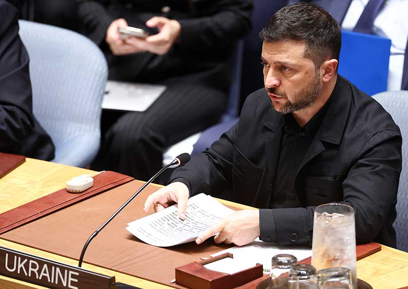 МОСКВА, 24.СЕПТЕМБРА /СРНА/ - Украјински предсједник Владимир Зеленски дошао је у Генералну скупштину УН да моли за новац и оружје за наставак крвопролића, њему нису потребни преговори нити рјешење, рекао је амбасадор руског Министарства спољних послова за злочине кијевског режима Родион Мирошник.