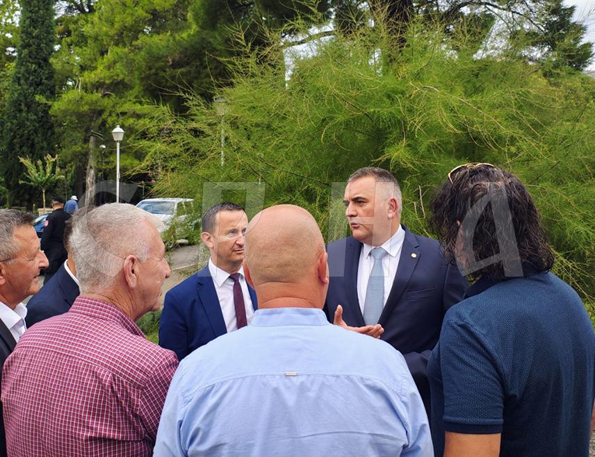 ТРЕБИЊЕ, 25. СЕПТЕМБРА /СРНА/ - Премијер Републике Српске Саво Минић стигао је у Требиње, гдје је започео посјету херцеговачкој регији.