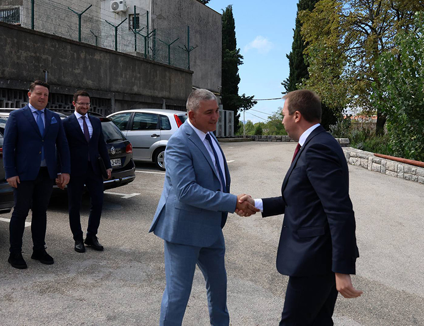 ТРЕБИЊЕ, 25. СЕПТЕМБРА /СРНА/ - Министар правде Републике Српске Горан Селак посјетио је Казнено-поправном завод /КПЗ/ у Требињу.