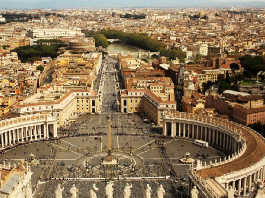 ВАТИКАН, 25. СЕПТЕМБРА /СРНА/ - Поглавар Римокатоличке цркве папа Лав Четрнаести остаје привржен пружању подршке конструктивном дијалогу са Руском православном црквом /РПЦ/, заснованом на обостраном поштовању, изјавио је за ТАСС амбасадор Русије у Ватикану Иван Солтановски.