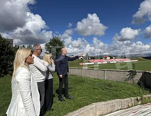 НЕВЕСИЊЕ, 25. СЕПТЕМБРА /СРНА/ - Министар породице, омладине и спорта Републике Српске Селма Чабрић изјавила је да ће ресорно министарство финансијски помоћи изградњу помоћног стадиона Фудбалског клуба "Вележ" у Невесињу.