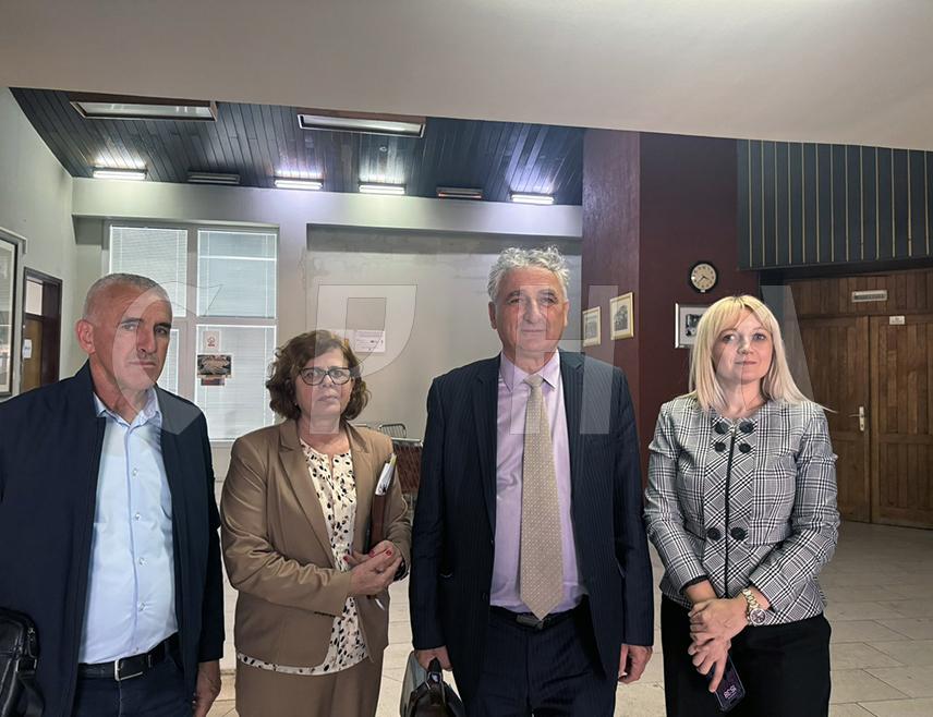 НЕВЕСИЊЕ, 25. СЕПTЕМБРА /СРНА/ - Министар управе и локалне самоуправе Републике Српске Сенка Јујић рекла је данас у Невесињу да је Влада опредијељена за равномјеран развој свих јединица локалне самоуправе, али да треба аплицирати да би се обезбиједила реализација неког од пројеката.