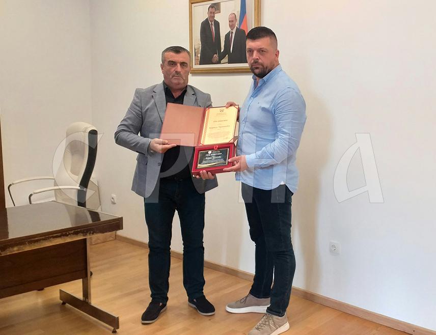 ВЛАСЕНИЦА, 25. СЕПTЕМБРА /СРНА/ - Начелник општине Власеница Мирослав Краљевић данас је у разговору са в.д. директора Републичке управе цивилне заштите Борисом Трнинићем затражио помоћ у набавци намјенских возила за гашење пожара, као и за друге намјене.