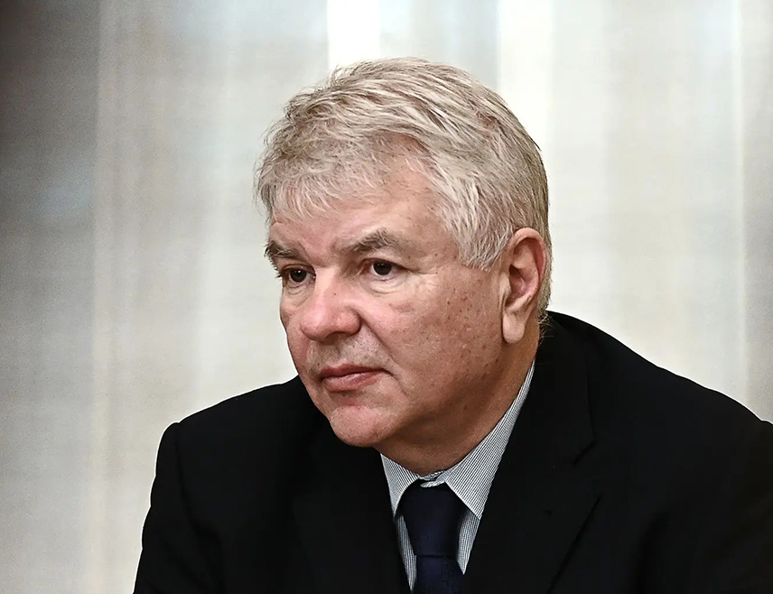 ПАРИЗ, 25. СЕПТЕМБРА /СРНА/ - Руски амбасадор у Француској Алексеј Мешков упозорио је да би, у случају да НАТО обори руске авионе који наводно крше ваздушни простор чланица Алијансе, то значило рат.