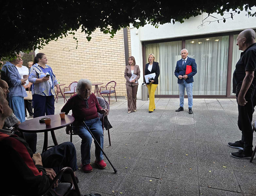 ТРЕБИЊЕ, 25. СЕПТЕМБРА /СРНА/ - Делегација Министарства рада и борачко-инвалидске заштите Републике Српске током посјете Дому пензионера у Требињу обећала је наставак подршке за ове установе како би сви корисници имали достојанствен живот и квалитетне услове боравка.