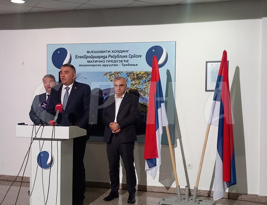 ТРЕБИЊЕ, 25. СЕПТЕМБРА /СРНА/ - Предсједник Владе Републике Српске Саво Минић рекао је да је пријатно изненађен боравком у Херцеговини и да ће и у наставку обићи сваку локалну заједницу да би се показало јединство и да ситуација није ни близу лоша.