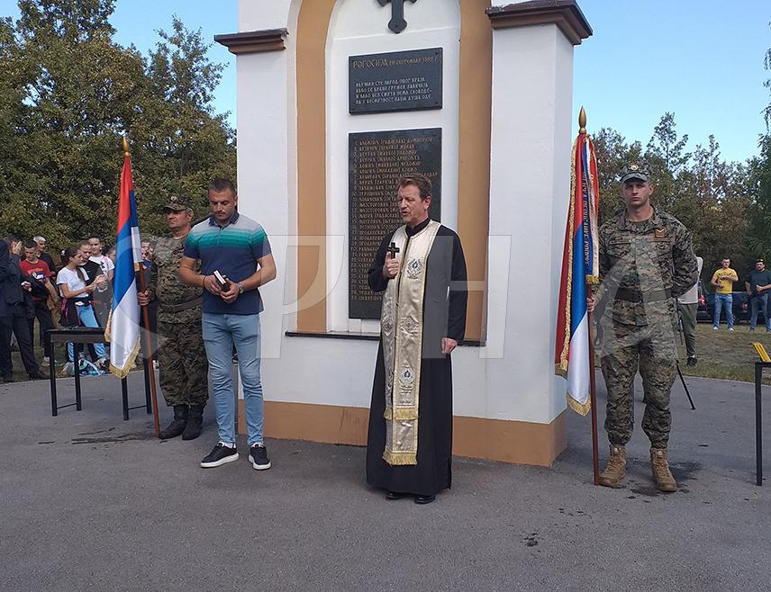 ВЛАСЕНИЦА, 26. СЕПTЕМБРА /СРНА/ - Код Спомен-обиљежја на узвишењу Рогосија код Власенице данас ће бити обиљежене 33 године од страдања 29 бораца Војске Републике Српске које су свирепо убили муслимански војници, а за овај злочин још нико није одговарао.