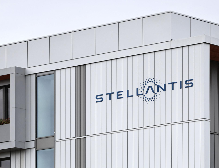 ХОФДОРП, 25. СЕПТЕМБРА /СРНА/ - Произвођач аутомобила "Стелантис" најавио је привремено обустављање производње у неколико својих фабрика у Европи да би се прилагодио слабијој потражњи на тржишту.