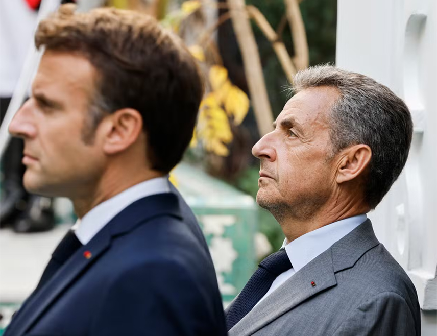 ПАРИЗ, 26. СЕПТЕМБРА /СРНА - РИА Новости/ - Бивши предсједник Француске Никола Саркози, који је осуђен на затворску казну, неће захтијевати помиловање од актуелног француског предсједника Емануела Макрона, изјавио је Саркозијев адвокат Жан Мишел Дароис.