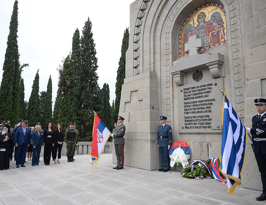БЕОГРАД, 27. СЕПТЕМБРА /СРНА/ - Министар одбране Србије Братислав Гашић присуствовао је данас државној комеморативној свечаности поводом 107 година од пробоја Солунског фронта, уприличеној на Српском војничком гробљу Зејтинлик у Солуну.