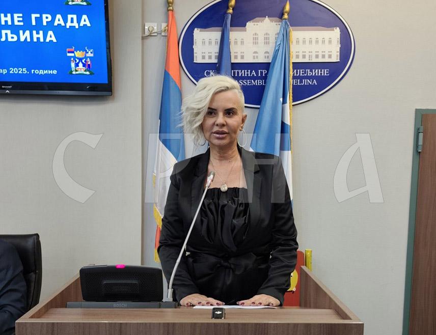 БИЈЕЉИНА, 29. СЕПТЕМБРА /СРНА/ - Градска управа Бијељина дугује више од милион марака лицима која су била ангажована у изборном циклусу, а посљедица тога је да 90 одсто њих неће више да раде и изборе нема ко да спроведе, изјавила је данас предсједник Градске изборне комисије /ГИК/ Дијана Савић Божић.