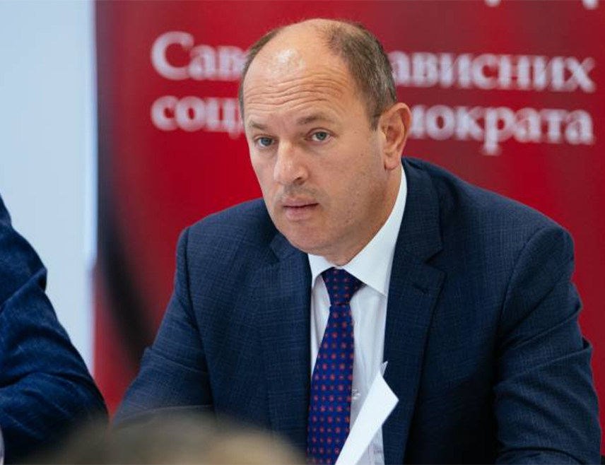 TРЕБИЊЕ, 30. СЕПTЕМБАР /СРНА/ - СНСД ће сачувати стабилну и јаку Српску, а након капитулације опозиције која је одбила јединство и неучествовање у изборима, велика народна побједа је једини начин да се покаже снага и одлучност, поручио је потпредсједник ове партије Лука Петровић.