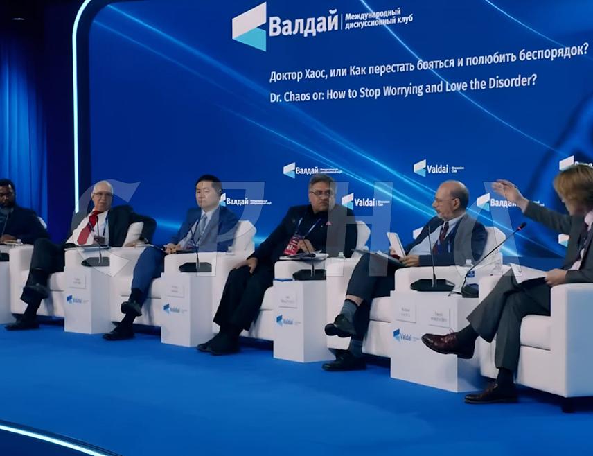 СОЧИ, 30. СЕПТЕМБРА /СРНА/ - Свијет је корумпиран, шансе да демократија представља вољу народа су минималне, а мултиполарност је ново окружење и чињеница да постоје различити центри моћи, истакнуто је на годишњем састанку Међународног дискусионог клуба "Валдај", који је почео у Сочију.