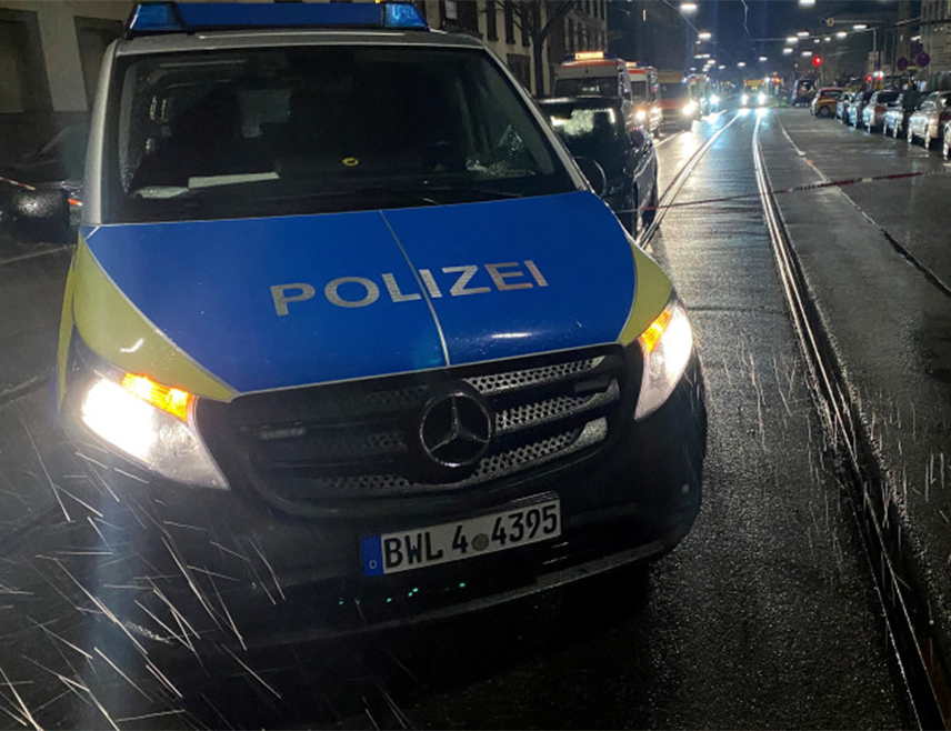 МИНХЕН, 1. ОКТОБРА /СРНА/ - Најмање једно лице је погинуло, а једно је рањено у пуцњави која се догодила у њемачком граду Минхену, јавио је лист "Билд".