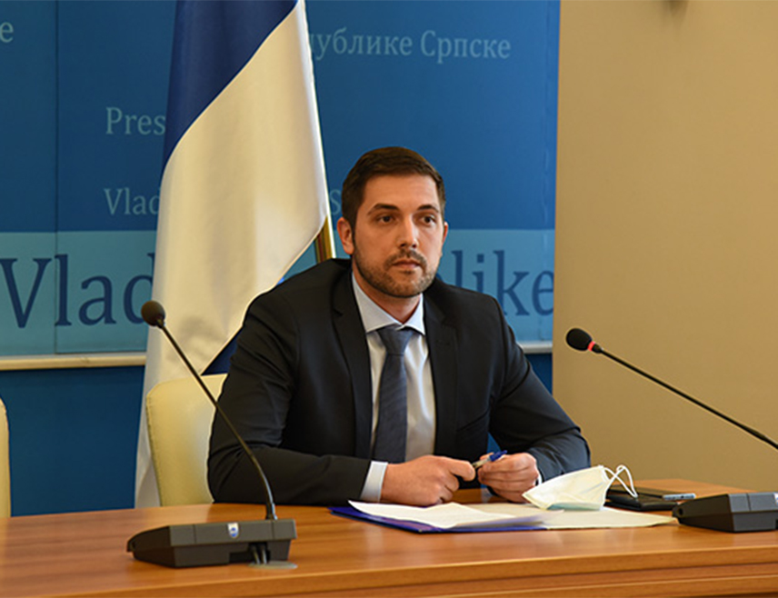 БАЊАЛУКА, 1. ОКТОБРА /СРНА/ - Међународни интервенционализам и улога ОХР-а у БиХ неспојиви су са европским путем, изјавио је у Бањалуци помоћник министра за међународну сарадњу Републике Српске Немања Ковачевић.