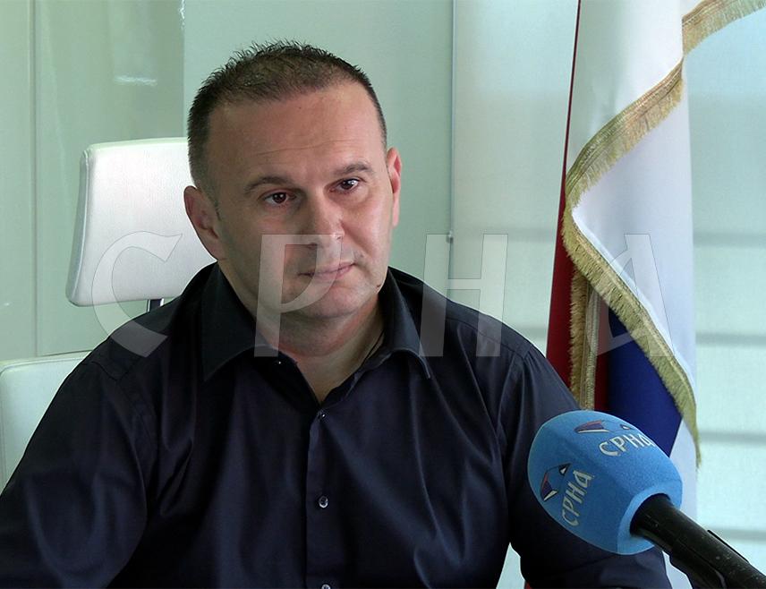 ISTOČNO SARAJEVO, OCTOBER 2 /SRNA/ - The Mayor of Istočno Sarajevo, Ljubiša Ćosić, told SRNA that Serbs have no problem with Muslim Bosniaks, but that they will not allow anyone to threaten them or threats, such as the most recent one against the Serbian Orthodox Church /SOC/ in Tuzla, to be carried out.
