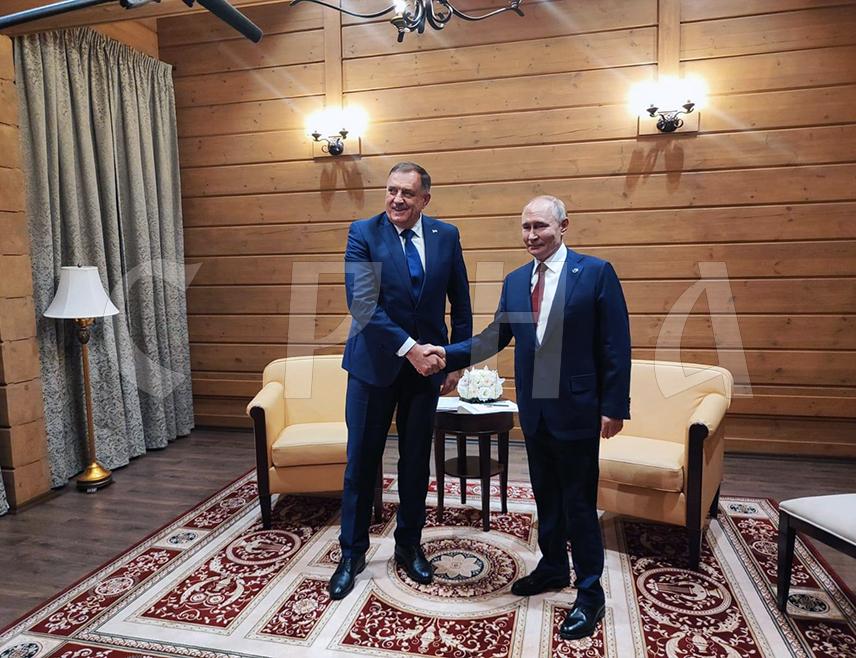 СОЧИ, 2. ОКТОБРА /СРНА/ - Предсједник Руске Федерације Владимир Путин пожелио је добродошлицу предсједнику Републике Српске Милораду Додику и изразио задовољство што га поново види.