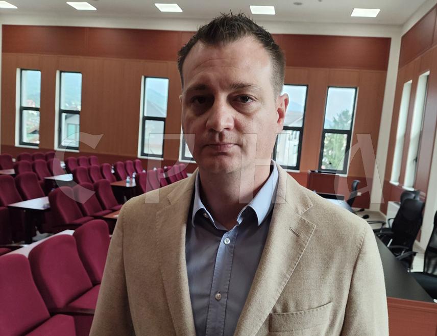 БРАТУНАЦ, 3. ОКТОБРА /СРНА/ - Наступ Сабине Ћудић у Стразбуру је још један примјер антисрпске хистерије која је постала заштитни знак коалиције Шмит-сарајевска "Tројка"–опозициона "Tројка" из Српске, истакао је предсједник Општинског одбора СНСД-а Братунац Марко Мркајић.