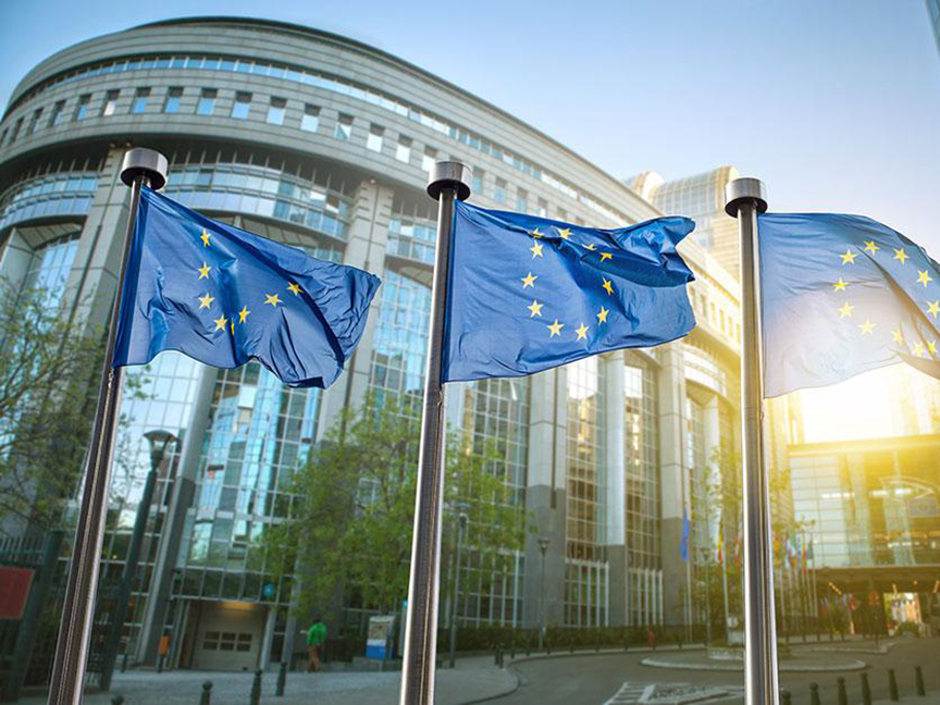 СТРАЗБУР, 3. ОКТОБРА /СРНА/ - Европски парламент разматраће два приједлога за изгласавање неповјерења Европској комисији на пленарној сједници у понедјељак, 6. октобра, у Стразбуру.