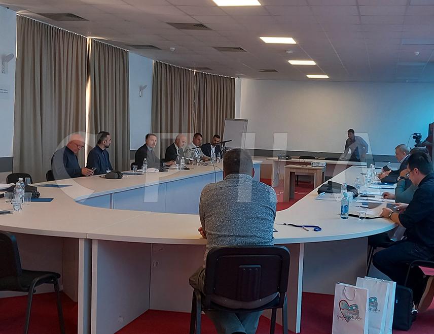 TРЕБИЊЕ, 4. ОКТОБРА /СРНА/ - У Tребињу је данас отворена Четврта научна конференција под називом "Историјски слојеви српског идентитета: прошлост у функцији разумијевања садашњости", на коjoj ће више од 20 истраживача из различитих научних области представити радове који обухватају историјске, културне и духовне слојеве српског идентитета.