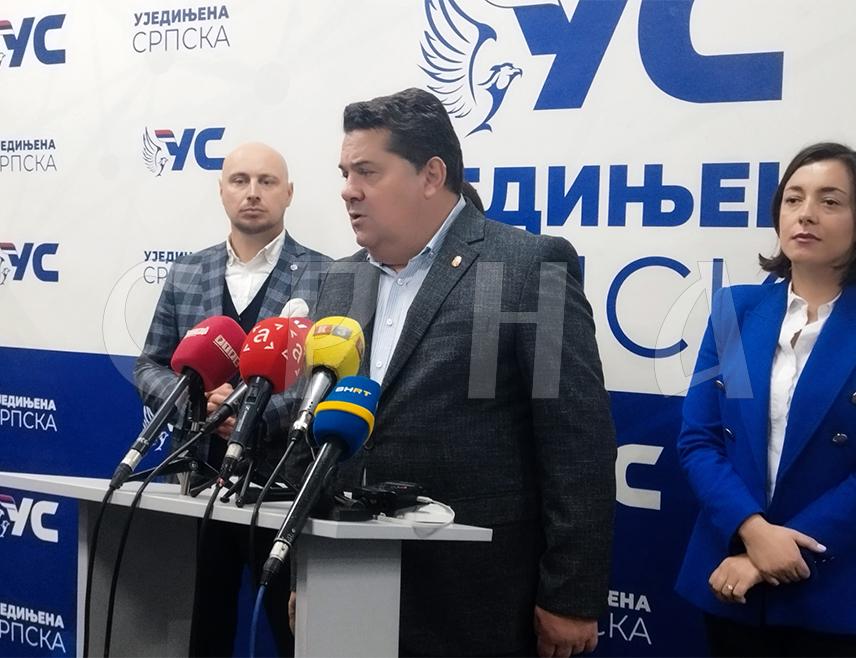 БАЊАЛУКА, 5. ОКТОБРА /СРНА/ - Предсједник Народне скупштине Републике Српске Ненад Стевандић рекао је да је одлука о референдуму у Српској у рукама народних посланика и владајуће структуре, који одлучују о свим процесима, истакавши да ће се о датуму разговарати с обзиром на рокове.