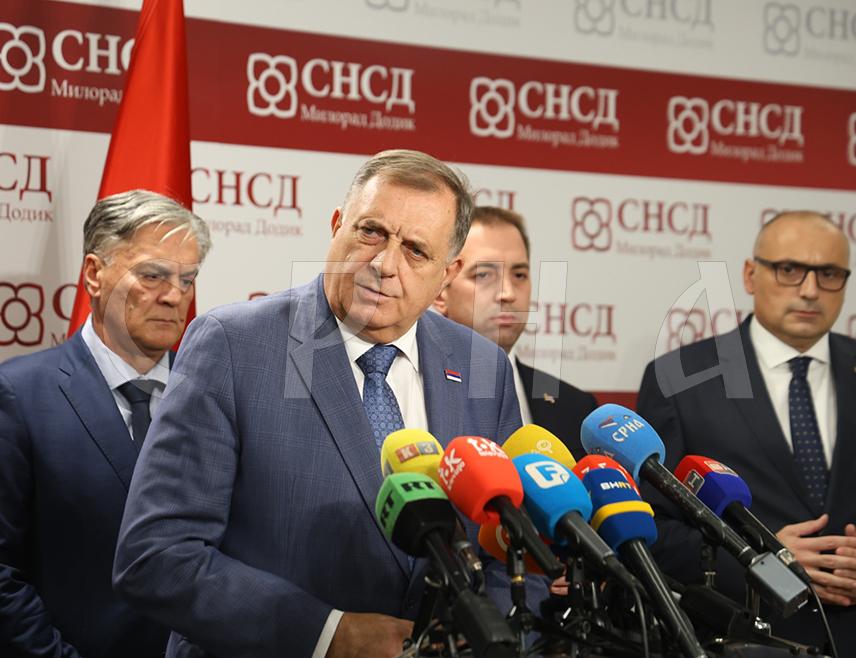 БАЊАЛУКА, 6. ОКТОБРА /СРНА/ - Странке владајуће коалиције у Републици Српској договориле су данас да излазе на пријевремене предсједничке изборе, а заједнички кандидат ће бити Синиша Каран испред СНСД-а.