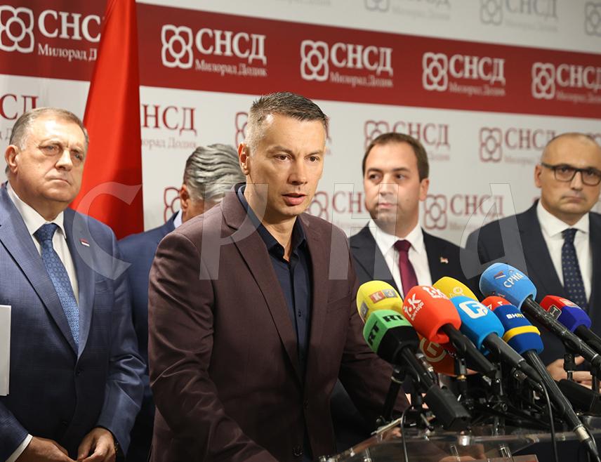 БАЊАЛУКА, 6. ОКТОБРА /СРНА/ - Предсједник ДНС-а Ненад Нешић изјавио је да ова странка даје пуну подршку кандидату СНСД-а Синиши Карану на пријевременим изборима за предсједника Републике Српске јер је ријеч о истинском српском патриоти.