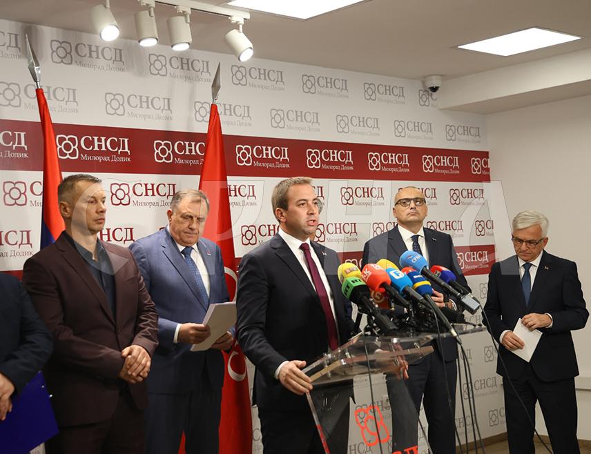 БАЊАЛУКА, 6. ОКТОБРА /СРНА/ - Предсједник Социјалистичке партије Српске Горан Селак изјавио је да владајућа коалиција на ванредне изборе за предсједника Републике Српске излази са најбољим кандидатом Синишом Караном, човјеку са великим интегритетом који је увијек служио Републици Српској.