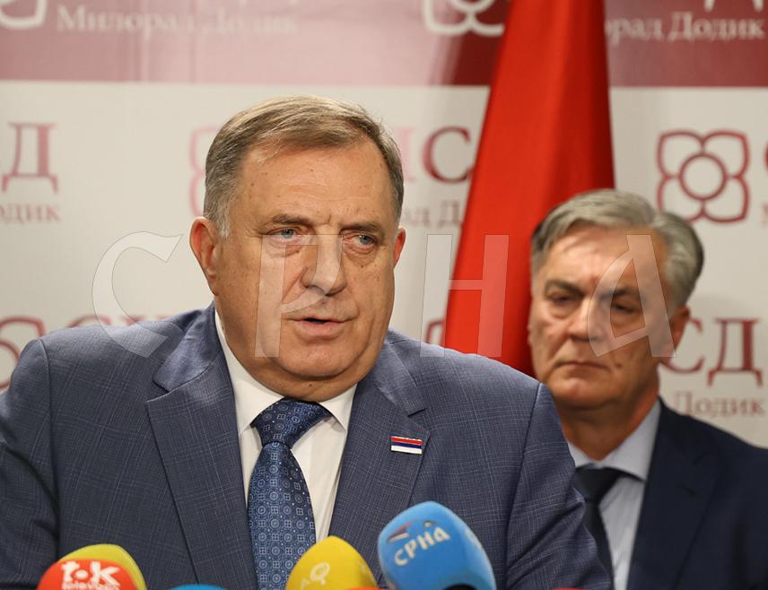БАЊАЛУКА, 6. ОКТОБРА /СРНА/ - Предсједник Републике Српске Милорад Додик рекао је да је његова улога била да сачува Српску након што се ударило на најјачу политичку личност, предсједника Републике.