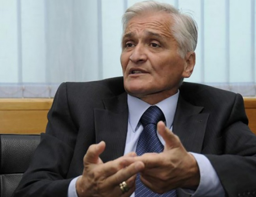 САРАЈЕВО, 7. ОКТОБРА /СРНА/ - Предсједавајући Дома народа Парламентарне скупштине БиХ Никола Шпирић изјавио је Срни да Реформска агенда представља низ мјера које ће реализовати власти у БиХ на свим нивоима и да је њен успјех могућ само ако нема централизације овог процеса.