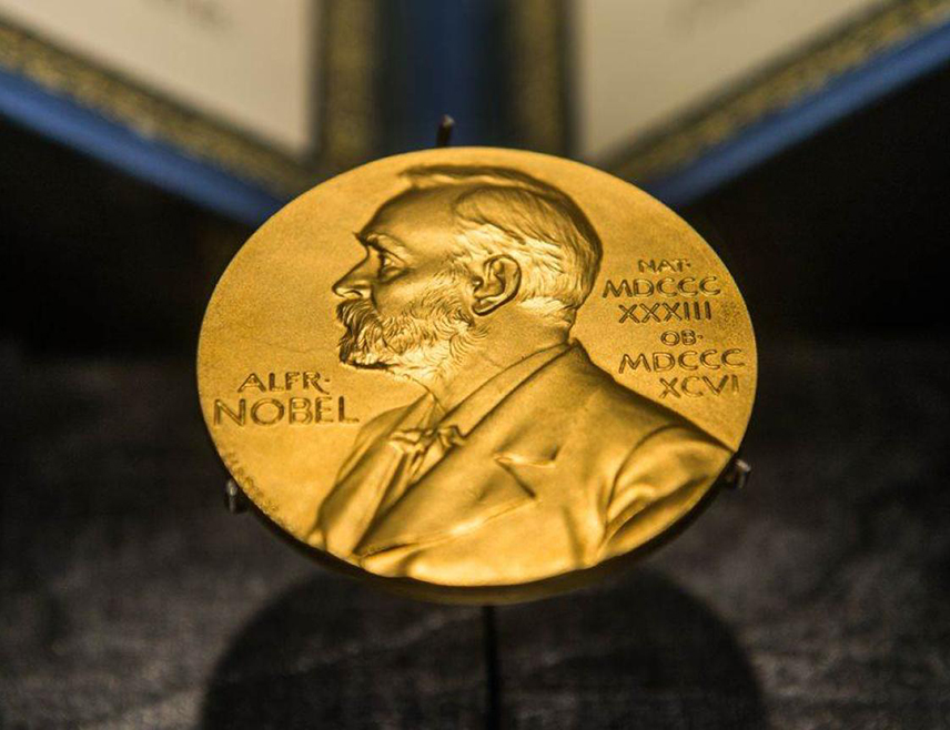 СТОКХОЛМ, 7. ОКТОБРА /СРНА/ - Научници Џон Кларк, Мишел Деворе и Џон Мартинс добитници су Нобелове награде за физику, саопштио је Нобелов комитет.