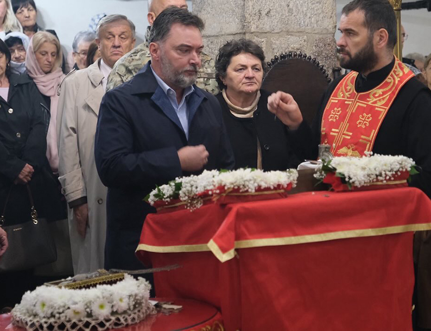 САРАЈЕВО, 7. ОКТОБРА /СРНА/ - Замјеник предсједавајуће Савјета министара Сташа Кошарац истакао је да се на празник Свете Текле традиционално вјерници окупљају у Старој цркви Светих арханђела Михаила и Гаврила у Сарајеву, која чува дио светих моштију Свете Текле – њену десну руку.