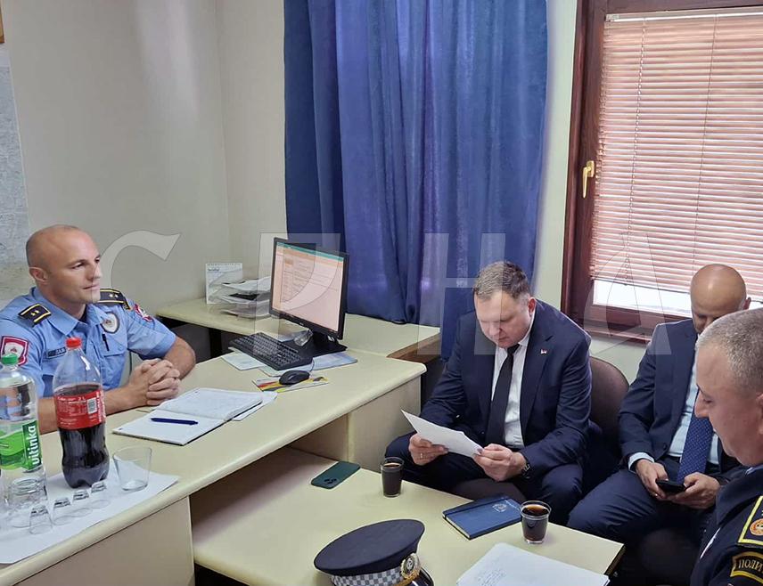 КРУПА НА УНИ, 7. ОКТОБРА /СРНА/ - Министар унутрашњих послова Републике Српске Жељко Будимир рекао је да ће све полицијске станице бити третиране једнако, без обзира на величину.