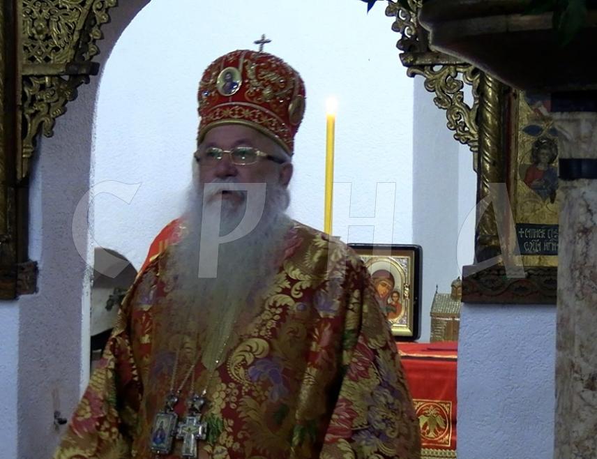 САРАЈЕВО, 7. ОКТОБРА /СРНА/ - Његово високопреосвештенство митрополит дабробосански Хризостом поручио је данас да Света Текла даје примјер да треба живјети храбро, одлучно и достојанствено.