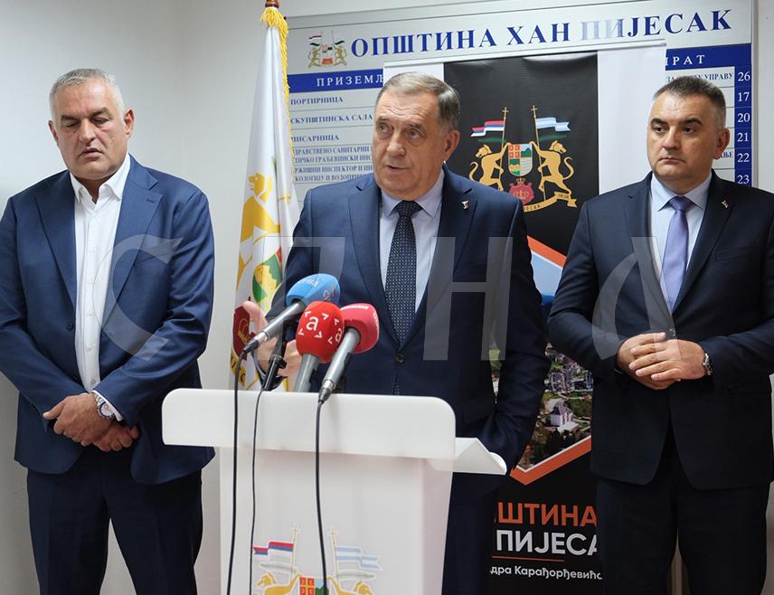 HAN PIJESAK, OCTOBER 7 /SRNA/ – The President of Republika Srpska Milorad Dodik stated that the EU no longer has the capacity to deal with this region and that what it has done so far has been wrong, which is why he proposed that the United States and Russia establish a commission for the Balkans.