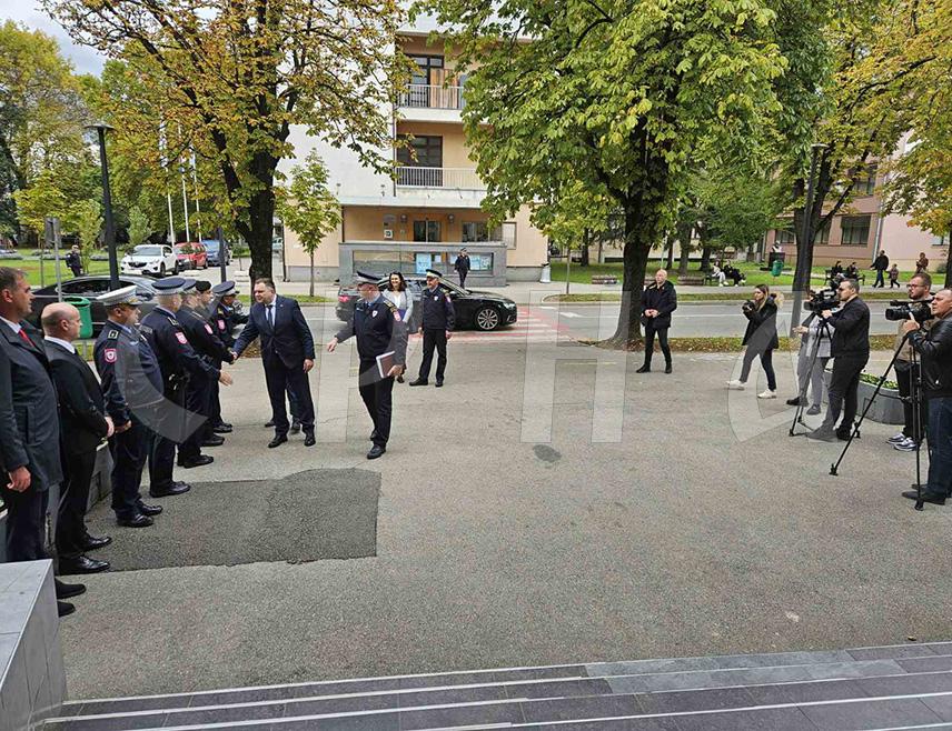 ПРИЈЕДОР, 7. ОКТОБРА /СРНА/ - Министар унутрашњих послова Републике Српске Жељко Будумир поручио је данас да ће за насиље према полицији бити нулта толеранција.