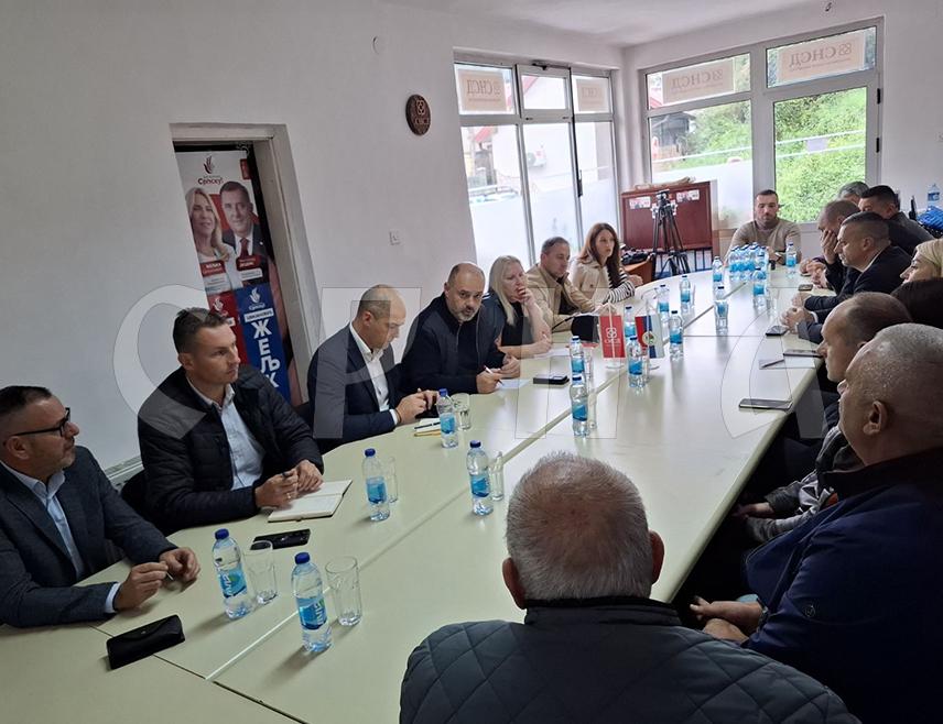 ВИШЕГРАД, 7. ОКТОБРА /СРНА/ – Лидери општинских одбора странака владајуће коалиције у Вишеграду дали су пуну подршку заједничком кандидату за предсједника Републике Српске Синиши Карану.