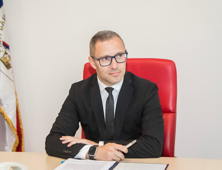 ПРЊАВОР, 7. OKTOБРА /СРНА/ - Градоначелник Прњавора Дарко Томаш рекао је данас да ће након затварања депоније у Рамићима комунални отпад одлагати на депонију у Добоју и да одвоз неће проузроковати повећање цијена.