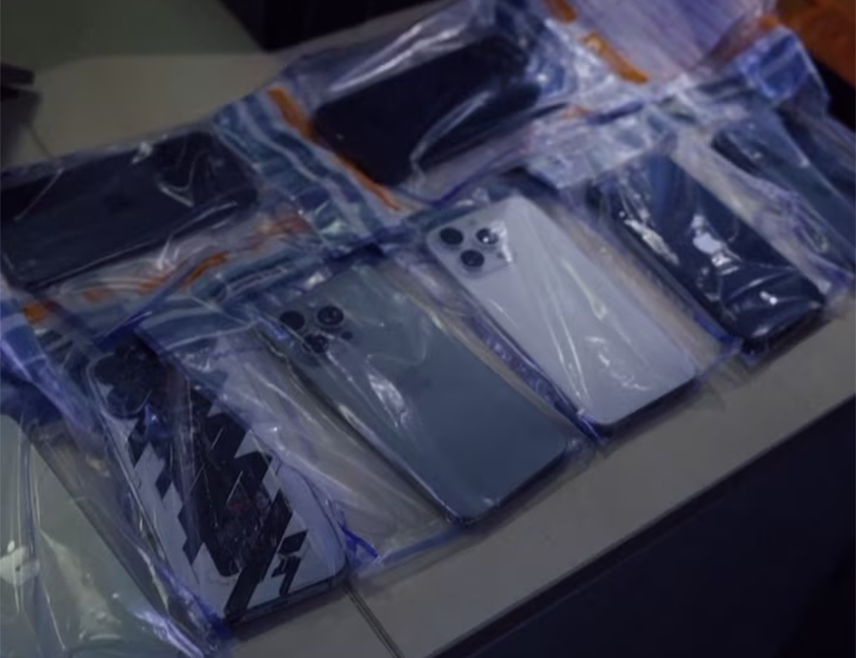 ЛОНДОН, 7. ОКТОБРА /СРНА/ - Британска полиција разбила је криминалну мрежу осумњичену за шверц до 40.000 мобилних телефона у Кину, украдених у Великој Британији, пише "Дејли мејл".