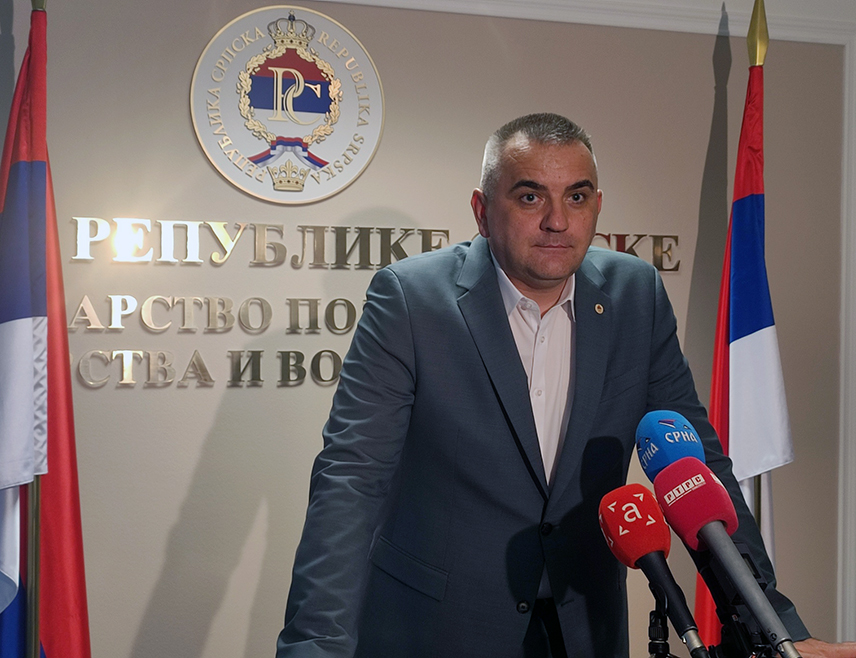 БАЊАЛУКА, 8. ОКТОБРА /СРНА/ - Предсједник Владе Републике Српске Саво Минић изјавио је да је незадовољан стањем у предузећу "Електропривреда Републике Српске" и да је у овом моменту важно предузети краткорочне мјере када је ријеч о термоелектранама.